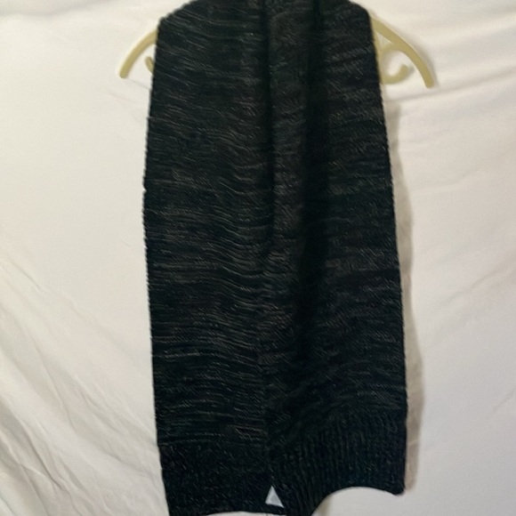 Calvin Klein: Black/White Blend Knit Scarf- one size - Picture 7 of 16